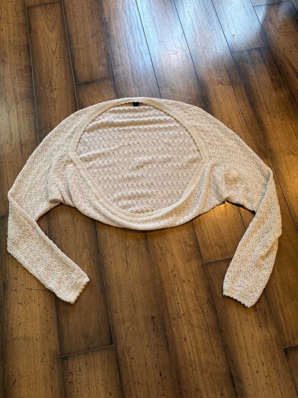 🩶Grey/Silver Long Sleeve Shrug Sweater 
🩶VTG Express 
🩶Size M/L